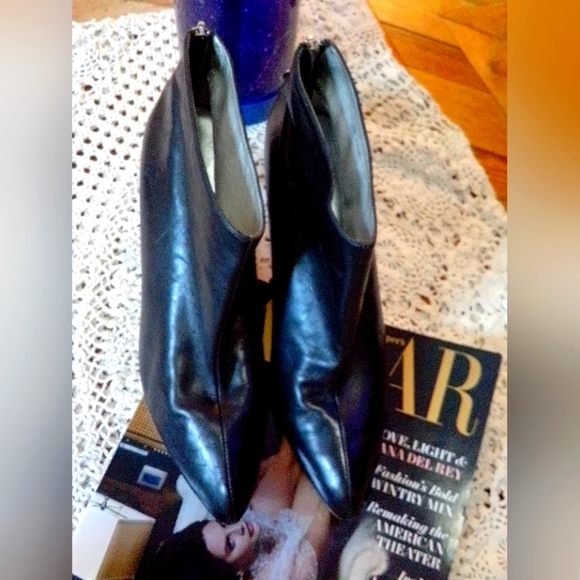 Dani Black soft leather ankle boots womens size 10.  Only worn 2 times. - Picture 1 of 4